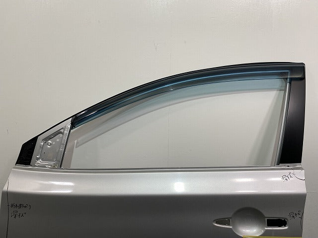 シルフィ/SYLPHY TB17/B17 純正 左 フロント ドア バイザー付 ブリリアントシルバーメタリック K23 日産(141125)