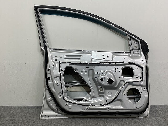 シルフィ/SYLPHY TB17/B17 純正 左 フロント ドア バイザー付 ブリリアントシルバーメタリック K23 日産(141125)
