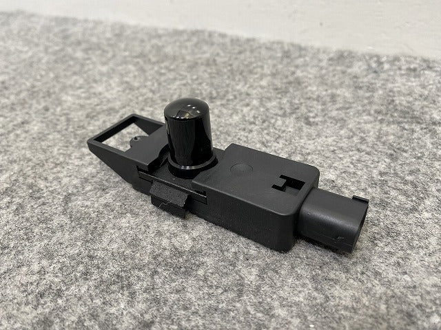 新品!Eクラス W211/2002-2009 純正 サンセンサー/ソーラーセンサー A 211 870 13 10 2118701310 メルセデスベンツ(141158)