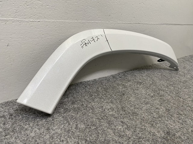 ランドクルーザー/ランクル FJA300W/VJA300W 純正 右リア クォーター/オーバーフェンダー/フェンダーアーチモール 75077-60060/1/2(141179)