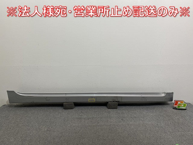 プリウス 30系/ZVW30 純正 右 サイドステップ/サイドスカート 75850-47010 シルバーメタリック 1F7 トヨタ(141226)