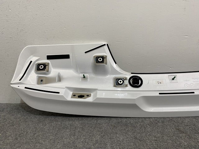 新車取り外し!ランドクルーザー/ランクル FJA300W/VJA300W 純正 リア ルーフスポイラー/ウィング 76085-60130 090 トヨタ(141230)