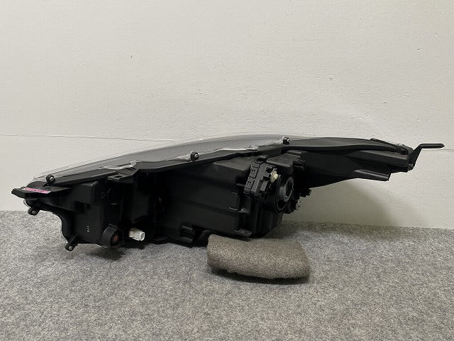 ヤリス KSP210/MXPA10/MXPA15 ハイブリッド/MXPH10/MXPH15 MXPH14/MXPH17 純正 右 ヘッドライト/刻印A5 K0-1 81130-K0010 トヨタ(141235)