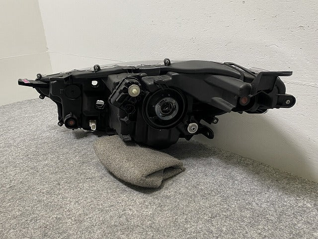 ヤリス KSP210/MXPA10/MXPA15 ハイブリッド/MXPH10/MXPH15 MXPH14/MXPH17 純正 右 ヘッドライト/刻印A5 K0-1 81130-K0010 トヨタ(141235)
