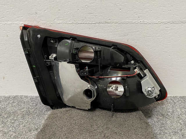 2シリーズ F45/F46 純正 右 テールランプ/ライト/レンズ ハロゲン OLSA 7311042-10 BMW(141275)