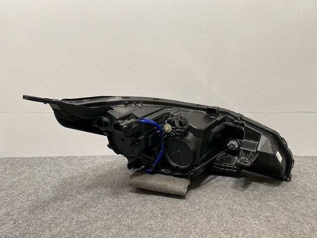 リーフ/LEAF ZE1 純正 前期 左 ヘッドライト/ランプ レベライザーLED 刻印P ICHIKOH 1954/26060 5SK5A 26075-5SK5B 日産(141286)