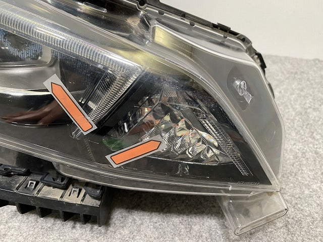 リーフ/LEAF ZE1 純正 右 ヘッドライト/ランプ LED レベライザー 刻印P ICHIKOH 1954/26010-5SK5A 26025-5SK5B 日産(141287)