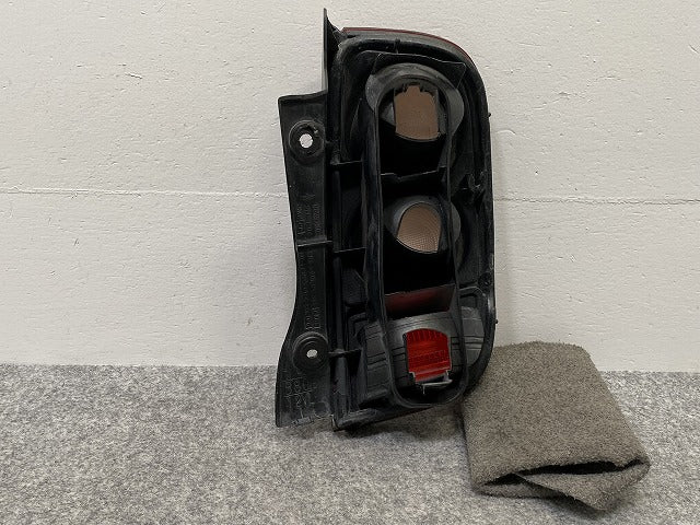 マーチ K12/AK12/BK12/BNK12/YK12 純正 左 テールランプ/ライト/レンズ ハロゲン ICHIKOH 4953 日産(141293)