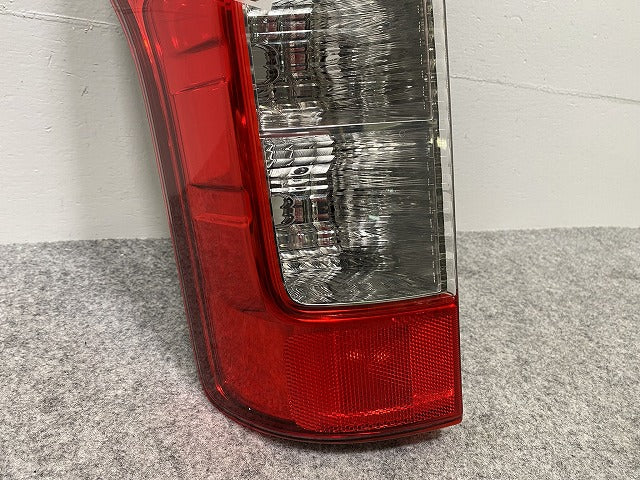 キャラバン NV350 標準/ワイド/ライダー/GX E26 純正 後期 左 テールランプ/ライト/レンズ ハロゲン ICHIKOH D208 日産(141378)