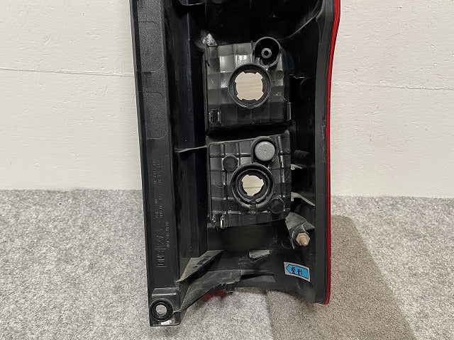 キャラバン NV350 標準/ワイド/ライダー/GX E26 純正 後期 左 テールランプ/ライト/レンズ ハロゲン ICHIKOH D208 日産(141378)