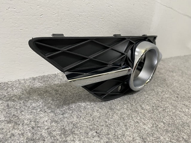 新品!Aクラス W169/2004-2013 純正 右 フロント フォグカバー/フォグランプカバー A 169 885 3022 A 1698853022 素地/メッキ(141405)