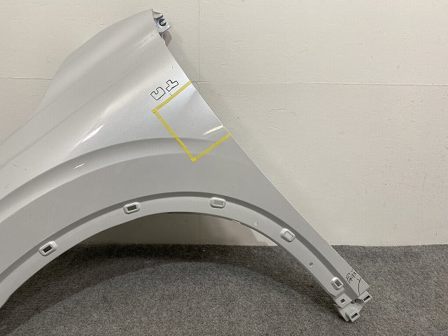 アウトランダー PHEV/GN0W 純正 左 フロント フェンダー 63113W 180P クリスタルホワイトパール 707 三菱(141431)