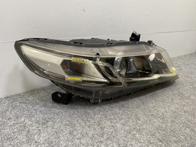 オデッセイ RB3/RB4 純正 右 ヘッドライト/ランプ レベライザーキセノン HID 刻印J0 STANLEY P7692 ホンダ(141451)