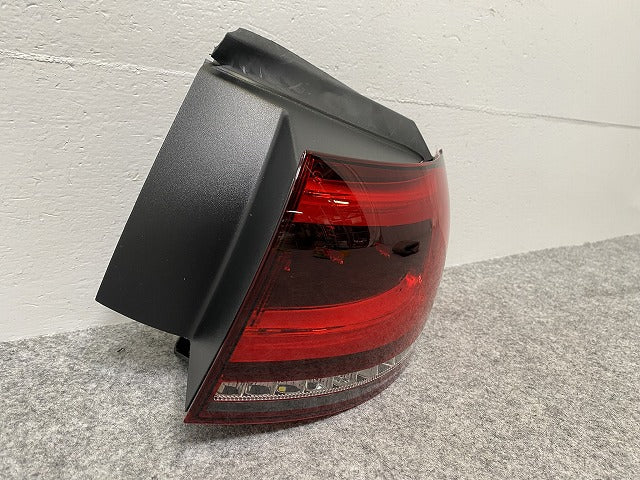 新品!Bクラス W245 純正 テールランプ/ライト/レンズ LED VALEO 247 906 10 02 A 2479061002 メルセデスベンツ(141461)