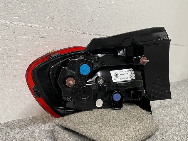 新品!Bクラス W245 純正 テールランプ/ライト/レンズ LED VALEO 247 906 10 02 A 2479061002 メルセデスベンツ(141461)