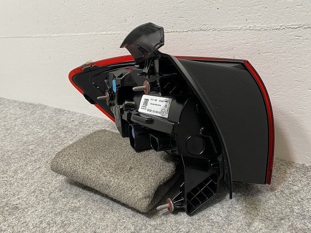 新品!Bクラス W245 純正 テールランプ/ライト/レンズ LED VALEO 247 906 10 02 A 2479061002 メルセデスベンツ(141461)
