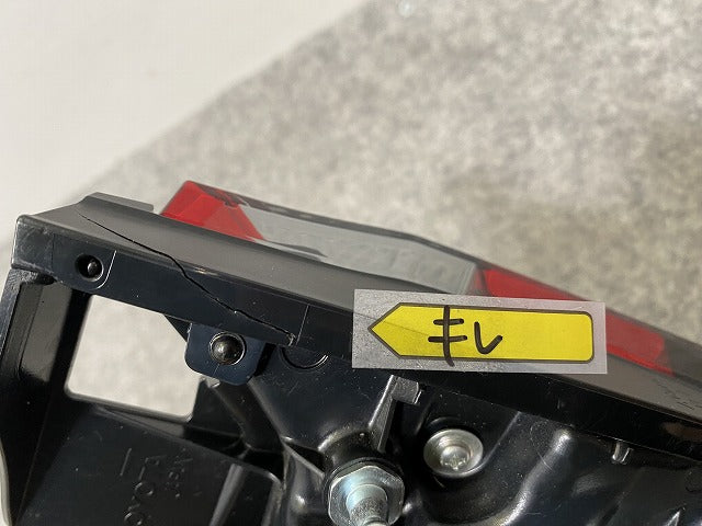 ノア NOAH 90系/MZRA90W/MZRA95W ハイブリッド/ZWR90W/ZWR95W 純正 左 テールランプ/ライト/レンズ LED 刻印HL KOITO V1-7 トヨタ(141519)