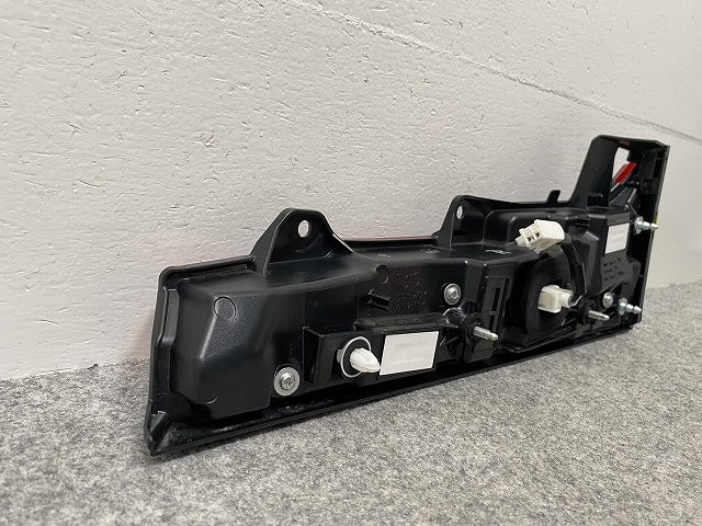 ノア NOAH 90系/MZRA90W/MZRA95W ハイブリッド/ZWR90W/ZWR95W 純正 左 テールランプ/ライト/レンズ LED 刻印HL KOITO V1-7 トヨタ(141519)