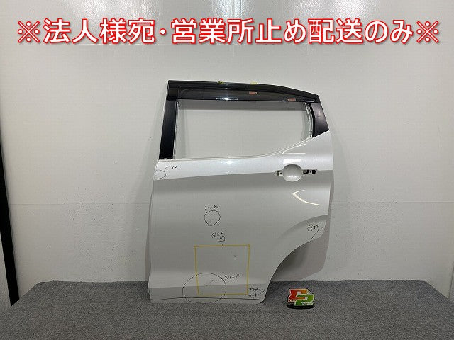 デイズ/eKワゴン B43W B46W/B33W B36W 純正 左 リア ドア バイザー付 ホワイトパール QBB 日産(141539)