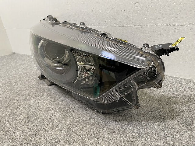 ヤリス KSP210/MXPA10/MXPA15 ハイブリッド/MXPH10/MXPH15 MXPH14/MXPH17 純正 右 ヘッドライト/ハロゲン 刻印A5 K0-1 81130-K0010(141558)