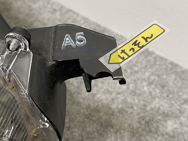 ヤリス KSP210/MXPA10/MXPA15 ハイブリッド/MXPH10/MXPH15 MXPH14/MXPH17 純正 右 ヘッドライト/ハロゲン 刻印A5 K0-1 81130-K0010(141558)