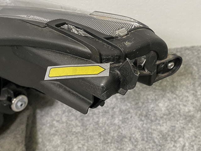 ヤリス KSP210/MXPA10/MXPA15 ハイブリッド/MXPH10/MXPH15 MXPH14/MXPH17 純正 右 ヘッドライト/ハロゲン 刻印A5 K0-1 81130-K0010(141558)
