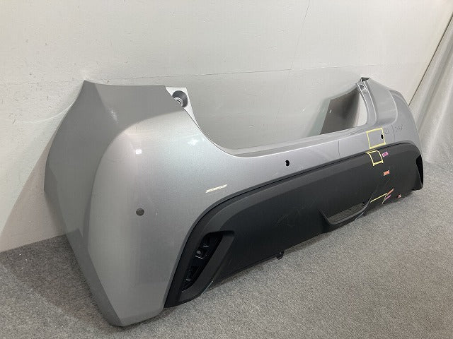 ヤリス X/G/KSP210/MXPA10/MXPA15 純正 リア バンパー 52159-K0010/20/50 シルバーメタリック トヨタ(141614)