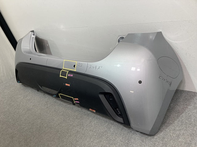 ヤリス X/G/KSP210/MXPA10/MXPA15 純正 リア バンパー 52159-K0010/20/50 シルバーメタリック トヨタ(141614)