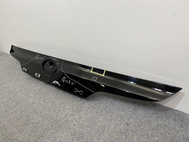 ノア NOAH 90系/MZRA90W/MZRA95W ハイブリッド/ZWR90W/ZWR95W 純正 リア ガーニッシュ 76801-V1010/76811-V1010 ブラック(141687)