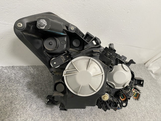 フーガ Y51/KNY51/KY51/HY51 純正 前期 左 ヘッドライト/ランプ キセノン HID レベライザー バラスト AFS付 刻印E KOITO 100-23035(141714)