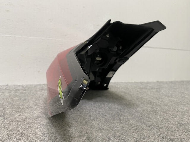 キックス/KICKS P15/RP15/SNP15 純正 右 テールランプ/ライト/レンズ LED ICHIKOH D252 日産(141715)