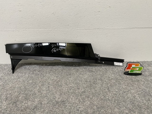 新品!970パナメーラ/PORSCHE  ピラー 970.537.381.02 ブラック 741 ポルシェ(141716)