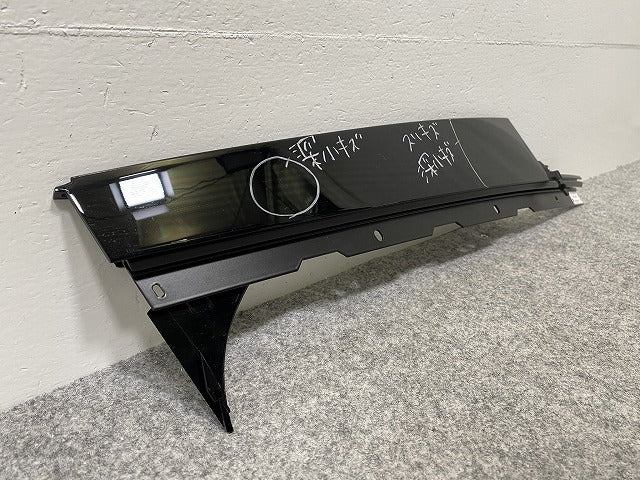 新品!970パナメーラ/PORSCHE  ピラー 970.537.381.02 ブラック 741 ポルシェ(141716)