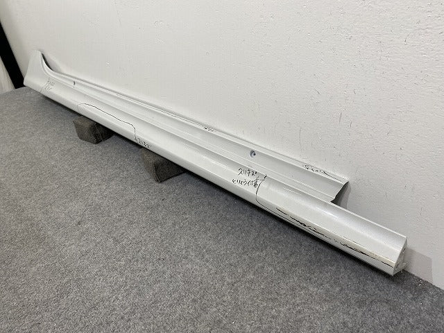 ヤリス KSP210/MXPA10/MXPA15 ハイブリッド/MXPH10/MXPH15 MXPH14/MXPH17 純正 右 サイドステップ/サイドスカート 75850-K0050(141726)