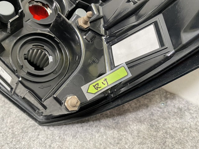 ノート/NOTE E13/SNE13 純正 左 テールランプ/ライト/レンズ ハロゲン 刻印S ICHIKOH D268 日産(141768)