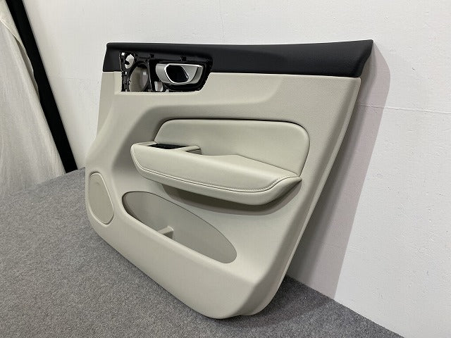 新品!XC60 UB UD 系 右 フロント ドア内張り/トリム 30747831 ベージュ ボルボ(141790)