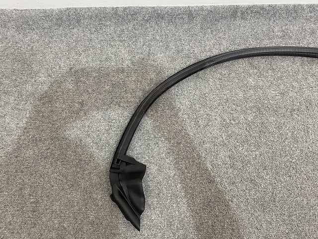 新品!TTクーペ 2014-2019 純正 左 ドアラバードアシールウェザーストリップ 8S0.837.479 8S0837479B ブラック アウディ(141791)
