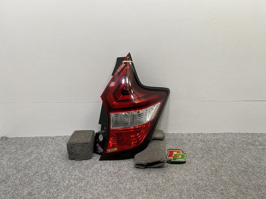 ノート/NOTE E12/NE12 e-POWER/HE12/SNE12 純正 後期 右 テールランプ/ライト/レンズ ICHIKOH D202 26550-5WK0B 日産(141799)