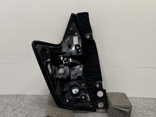 ノート/NOTE E12/NE12 e-POWER/HE12/SNE12 純正 後期 右 テールランプ/ライト/レンズ ICHIKOH D202 26550-5WK0B 日産(141799)
