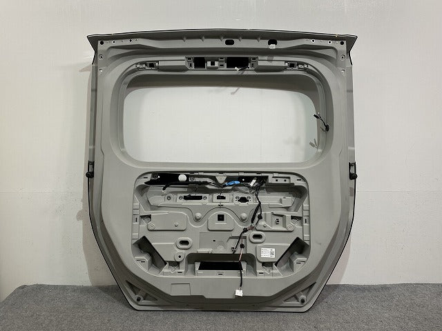 ルーミー M900A/M910A リア バンパーリアゲート/バックドア/リアハッチ 内張り付 67149-B1170 ブラックマイカメタリック(141828)