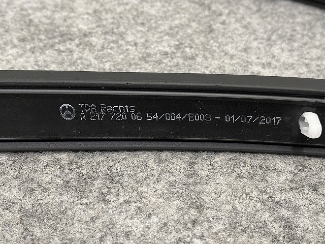 新品!Sクラス W217  ﾌﾛﾝﾄﾄﾞｱｳｪｻﾞｰｽﾄﾘｯﾌﾟRH A 217 720 06 54 2177200654 メルセデスベンツ(141840)
