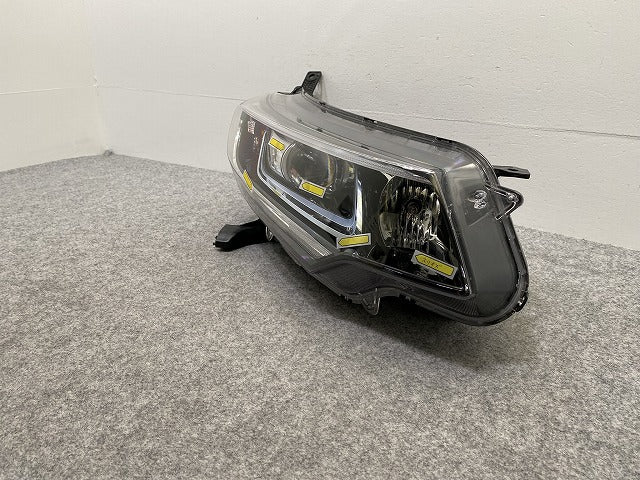 フリード GB5/GB6 ハイブリッド/GB7/GB8 純正 右 ヘッドライト/ランプ LED レベライザー 刻印J6 STANLEY W2172 ホンダ(141896)