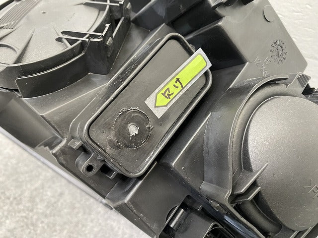 A4(B6) A4(B6)8Eアウディ/Audi 純正 右 ヘッドライト/ランプ ハロゲン AL Automotive Lighting 0 301 219 602 アウディ(141943)