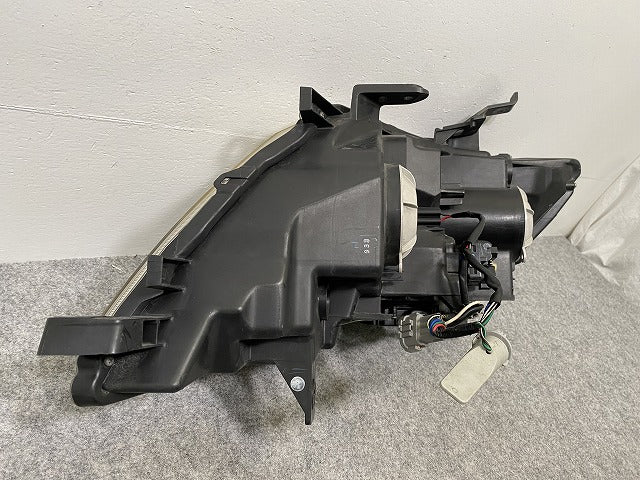 セレナ ハイウェイスター/S/G/RS/RX C25/NC25/CC25/CNC25 純正 後期 右 ヘッドライト/ランプ キセノン HID KOITO 100-24921 日産(141948)