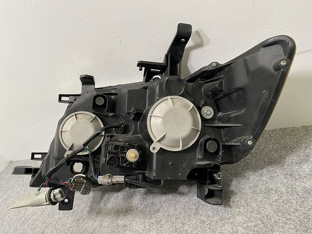 セレナ ハイウェイスター/S/G/RS/RX C25/NC25/CC25/CNC25 純正 後期 右 ヘッドライト/ランプ キセノン HID KOITO 100-24921 日産(141948)