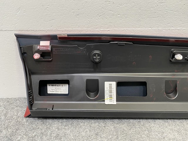 新品!Q3 F3系 純正 左 リア ドア サイドパネル 83A.853.969.A/B 83A853969AGRU タンゴレッドメタリック LY3U アウディ(142046)