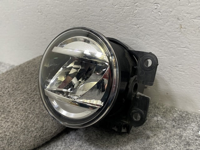 スペーシア カスタム/フレアワゴンカスタムスタイル MK53S/MM53S 純正 右 フォグランプ/フォグライト LED KOITO 114-11092R スズキ(142065)