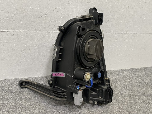 プリウス 50系/ZVW50/ZVW51/ZVW55 純正 前期 右 フォグランプ/フォグライト LED KOITO 47-83 トヨタ(142071)