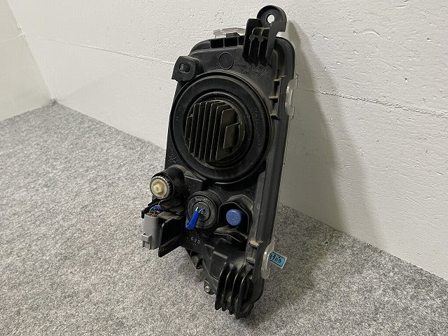 プリウス 50系/ZVW50/ZVW51/ZVW55 純正 前期 右 フォグランプ/フォグライト LED KOITO 47-83 トヨタ(142071)