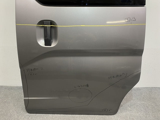 バネット NV200 M20/VM20/VNM20 純正 左 スライドドア ガラス内張り付 ブレードシルバー K51 日産(142101)